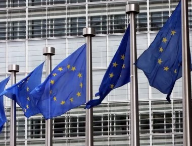 Μετριοπαθής αντίδραση της Κομισιόν για τις δηλώσεις Μ. Τσαβούσογλου: «Η συμφωνία Τουρκίας- Ελλάδας πρέπει να τηρείται»